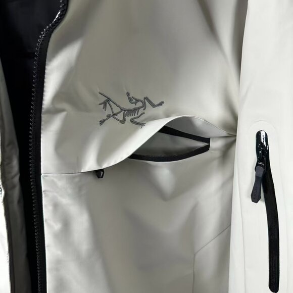 Arc'teryx Technical 3-in-1 Jacket | Gore-Tex Shell & Detachable Down Liner - Picture 7 of 13